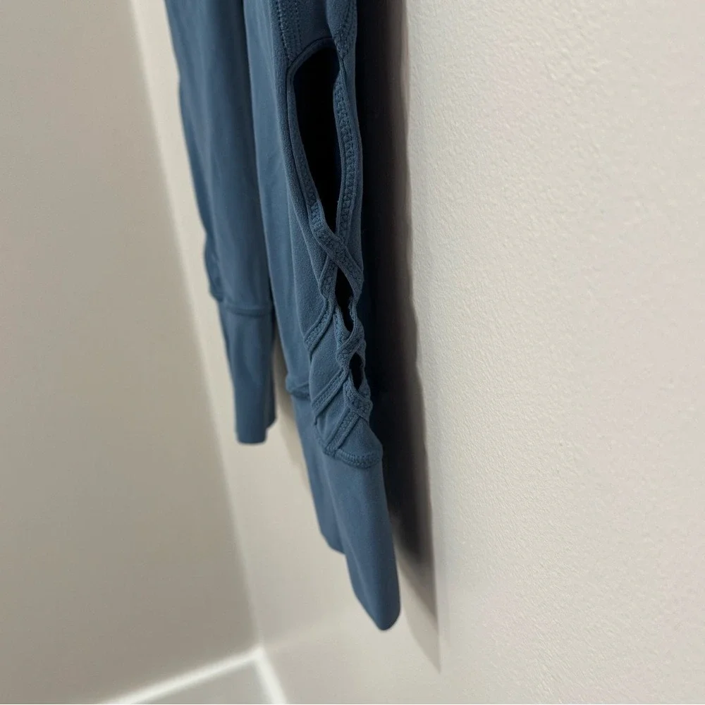 Lululemon leggings size 4,‎ blue